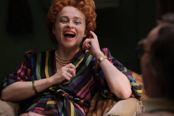 ヘレナ・ボナム＝カーター主演、TV界の大スターの降板騒動描く「NOLLY　ソープオペラの女王」配信決定