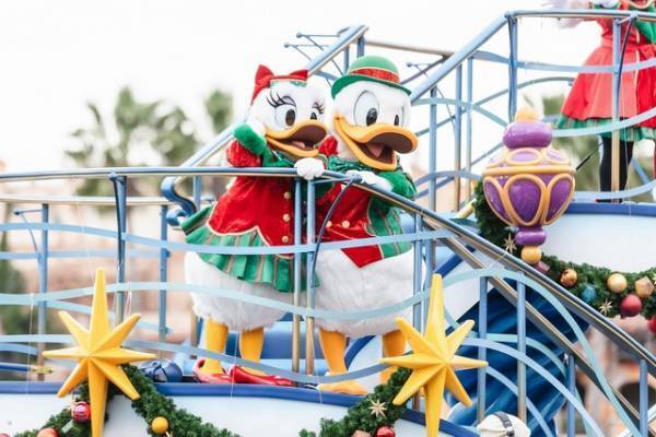 【ディズニー】ハーバーにサンタクロースが今年も登場！「ディズニー・クリスマス・グリーティング」お披露目