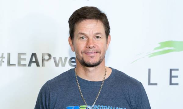 マーク・ウォールバーグ、家族を守り切れるのか!?『ファミリープラン』12月15日配信　予告編到着