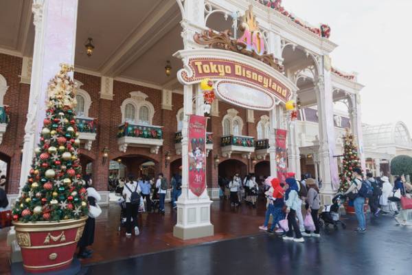 【ディズニー】東京ディズニーランドにホリデーがやって来た！「ディズニー・クリスマス・ストーリーズ」公演写真公開