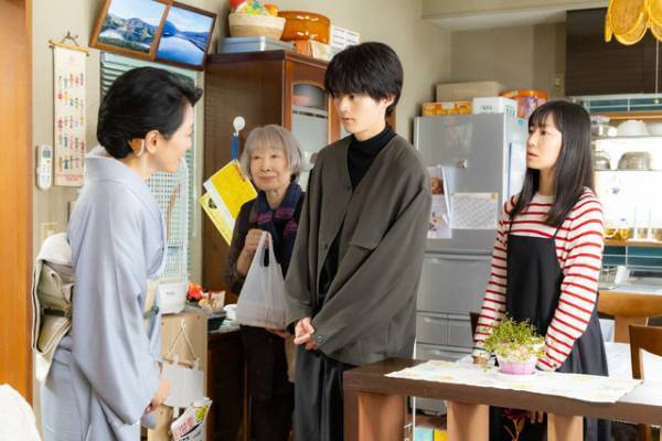 「ゆりあ先生の赤い糸」第4話 松岡茉優“みちる”が菅野美穂“ゆりあ”に意味深ハグ!?