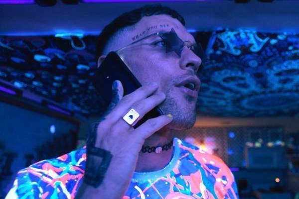 「ブッ飛んでる映画」『モナ・リザ アンド ザ ブラッドムーン』“謎のDJ”エド・スクラインが語る
