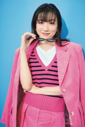 永野芽郁、季刊誌の特別版＆カラフルなカレンダー発売