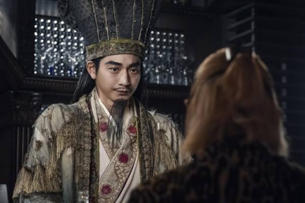 「パリピ孔明」第8話、森山未來“小林”と上白石萌歌“英子”の過去からのラストの展開に「エモすぎる」「神回」の声