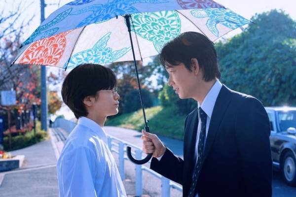 綾野剛＆齋藤潤『カラオケ行こ！』主題歌は合唱アレンジの「紅」に　本予告完成