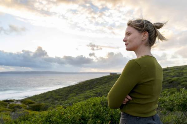 キャスト＆製作陣がロケ地「ブレマーベイ」について語る『ブルーバック』インタビュー映像