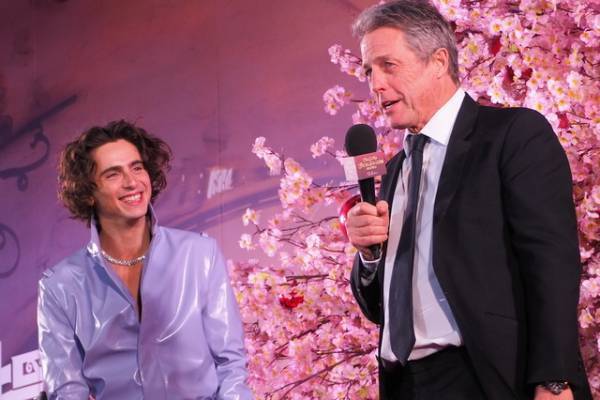 ティモシー・シャラメ初来日で約1200人のファンと寒風吹き飛ばす激熱グリーティング