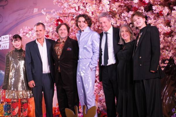 ティモシー・シャラメ初来日で約1200人のファンと寒風吹き飛ばす激熱グリーティング