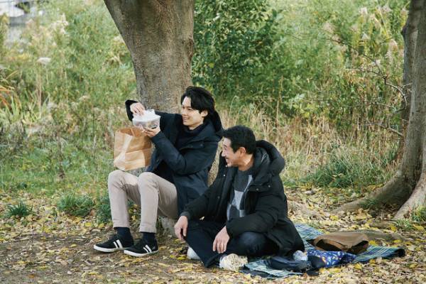 松村北斗＆上白石萌音、互いを助け合う日常…『夜明けのすべて』本予告