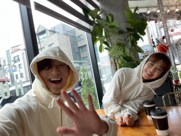 パク・ソジュン＆パク・ボヨン、自撮りやカフェデートなど“夫婦”の仲良しカット到着『コンクリート・ユートピア』