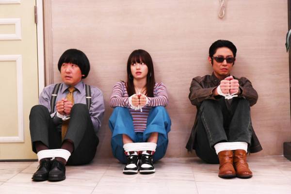 相葉雅紀“十吉”＆山本舞香“ちなつ”、強敵相手に大ピンチ「今日からヒットマン」第5話