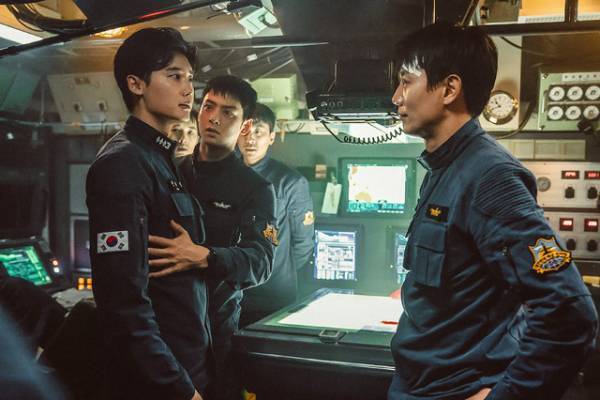 チャウヌ「イ・ジョンソク兄さんのお陰でより没頭できた」“兄弟”カット解禁『デシベル』