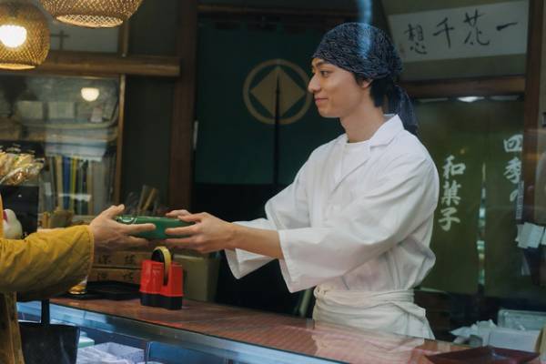 作間龍斗“順基”がスカウトされ、母・小池栄子“万里江”とのバトル勃発「コタツがない家」第7話