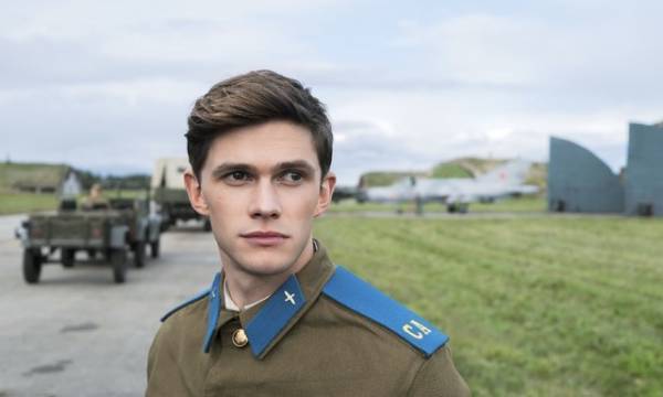 無名俳優が書き遺した回想録を映画化、欧州の新星が主演『ファイアバード』