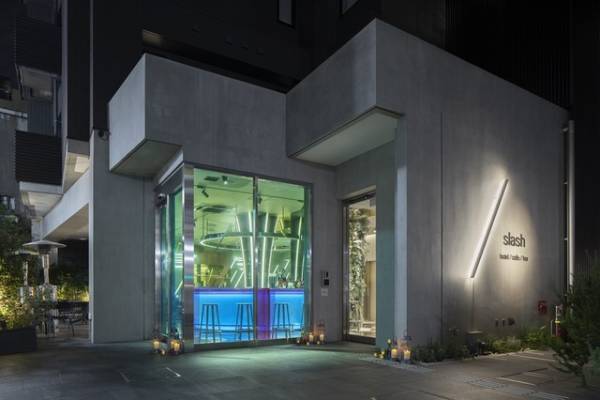 “泊まれる映画館”「slash川崎」で映画GIFT付きプランが新登場