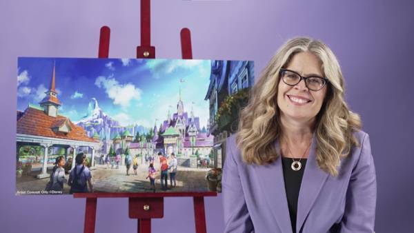 【ディズニー】『アナ雪』監督ジェニファー・リー、開発中のTDS新エリアを訪問　「『ファンタジースプリングス』で素晴らしい体験を！」