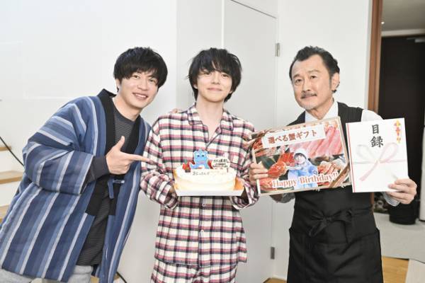 林遣都の誕生日を田中圭＆吉田鋼太郎がサプライズ祝福「おっさんずラブ-リターンズ-」