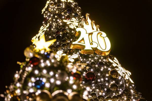 【ディズニー】4年ぶりに復活したクリスマスツリーは夜に秘密が　きらびやかな東京ディズニーシーを大満喫