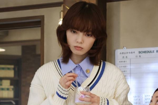 平手友梨奈“杏”の笑顔に「人間的に凄く成長した」などの声ネットに続々…「うちの弁護士は手がかかる」9話