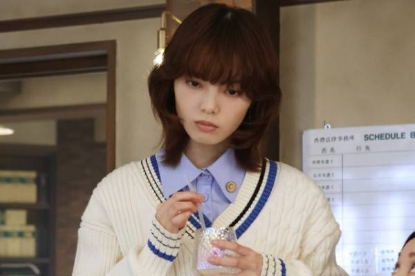 平手友梨奈“杏”の笑顔に「人間的に凄く成長した」などの声ネットに続々…「うちの弁護士は手がかかる」9話