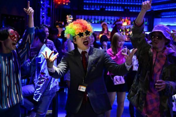 菊池風磨“饗庭”、山田杏奈“華子”とクラブに潜入調査…「ゼイチョー」第8話