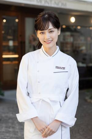 山下美月、二階堂ふみと同僚のショコラティエに「Eye Love You」