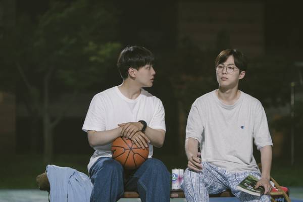 1999年×2022年、ファッションの再流行にも注目！ヨ・ジング＆チョ・イヒョンらの場面写真到着『同感～時が交差する初恋～』