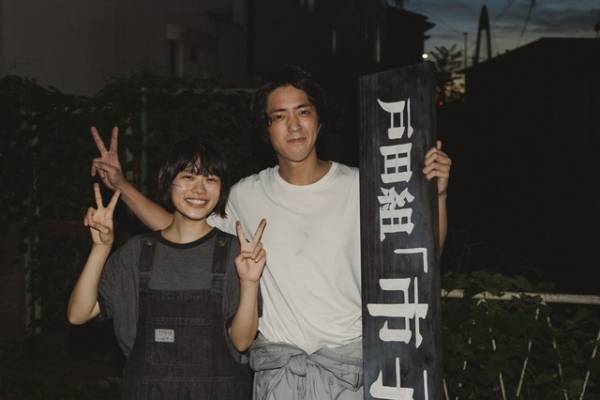 杉咲花、若葉竜也＆戸田彬弘監督との和やかな一幕『市子』オフショット公開