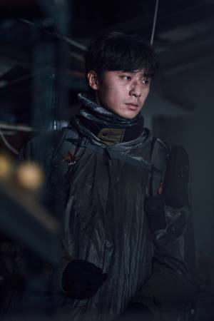 パク・ソジュン“防犯隊長”の真剣な眼差し捉える『コンクリート・ユートピア』メイキング＆場面写真