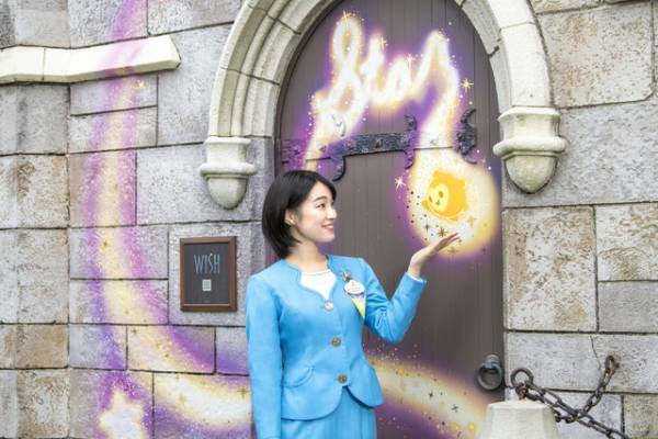 【ディズニー】Xmasの東京ディズニーランドに“スター”が舞い降りた！映画『ウィッシュ』フォトスポットが新登場