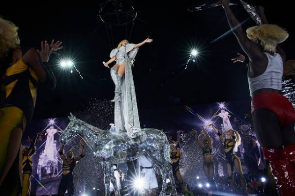 ビヨンセの世界ツアームービー『Renaissance』全米NO.1ヒットスタート　豪華な本編衣装公開