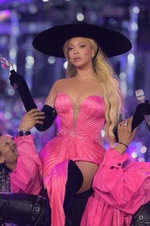 ビヨンセの世界ツアームービー『Renaissance』全米NO.1ヒットスタート　豪華な本編衣装公開