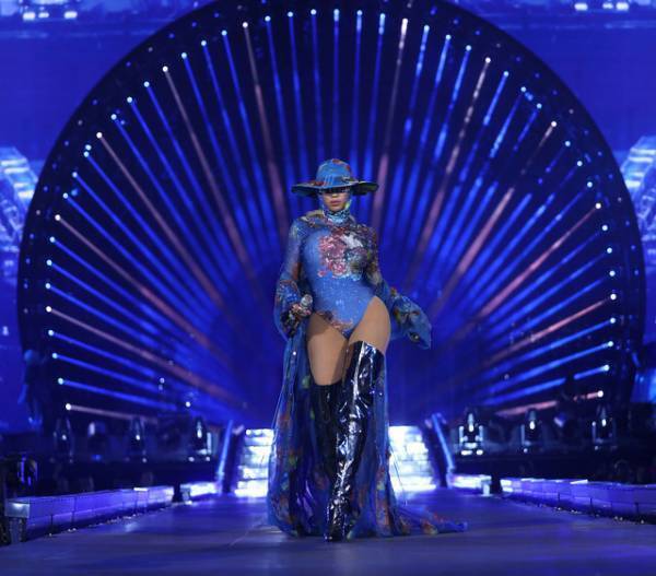 ビヨンセの世界ツアームービー『Renaissance』全米NO.1ヒットスタート　豪華な本編衣装公開