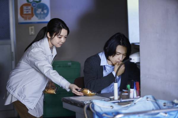 松村北斗＆上白石萌音、同志のような特別な関係を写す『夜明けのすべて』場面写真