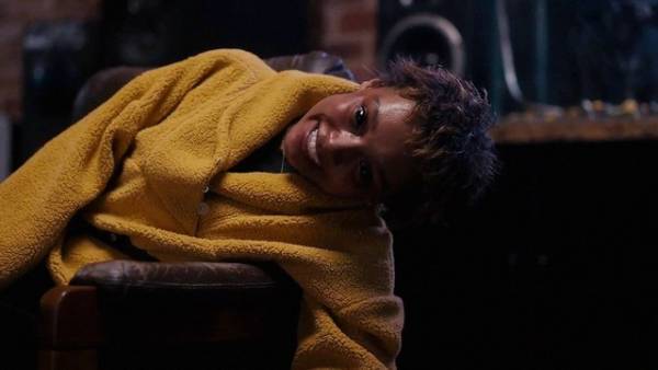 A24ホラー『TALK TO ME／トーク・トゥ・ミー』憑依のスリルに酔う…“90秒憑依チャレンジ”シーン到着