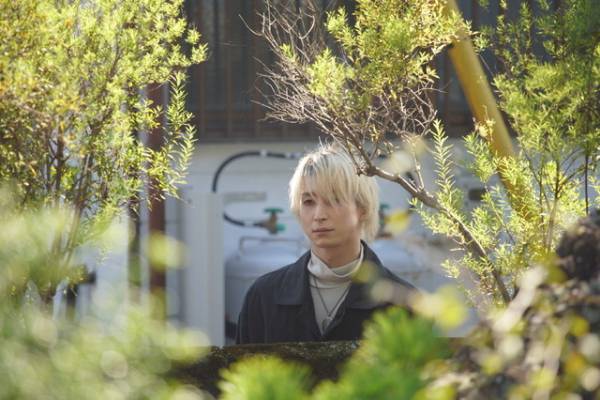 土屋太鳳の背後に迫る、佐久間大介＆金子ノブアキ…『マッチング』メインビジュアル