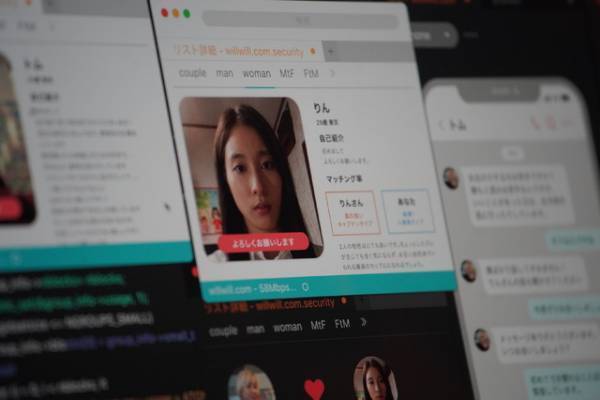 土屋太鳳の背後に迫る、佐久間大介＆金子ノブアキ…『マッチング』メインビジュアル