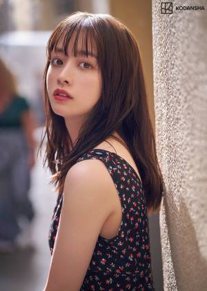 橋本環奈、5年ぶりのメモリアル写真集「カレイドスコープ」発売！ スペインで撮影した色とりどりの魅力