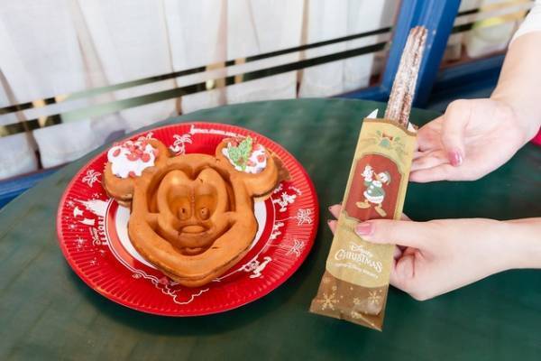 【ディズニー】ホリデー期間の注目フードを食べ歩き！スペシャルイベント「ディズニー・クリスマス」