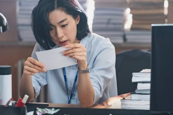 チュ・ジフン主演『ジェントルマン』犬探しが不可解な事件に繋がる予告編＆場面写真