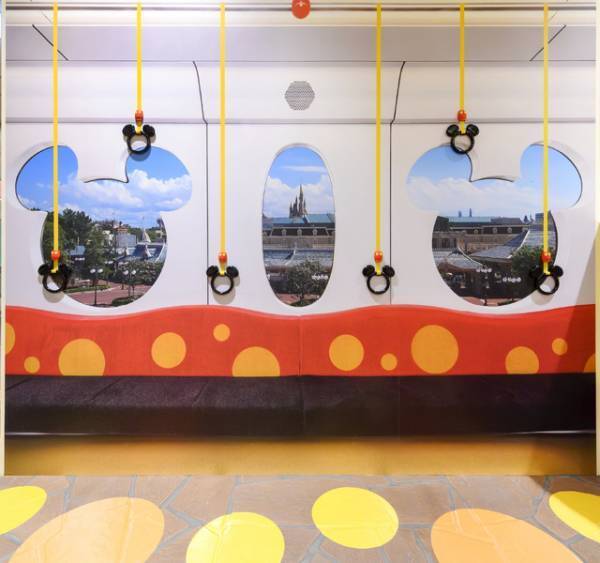 【ディズニー】リゾートラインにグリーンの新車両が誕生！1月1日に全5編成揃う