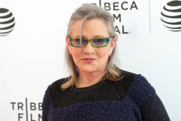 『スター・ウォーズ』のキャリー・フィッシャー死去から7年、娘ビリー・ロードが偲ぶ