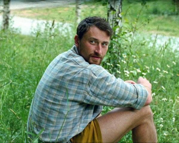 バス・ドゥヴォス最新作『Here』予告＆大島依提亜が手掛けるアザーポスター解禁