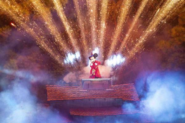 【海外ディズニー】人気パレードの「マジック・ハプンズ」が再開へ　「ファンタズミック！」も5月に　カリフォルニア ディズニー
