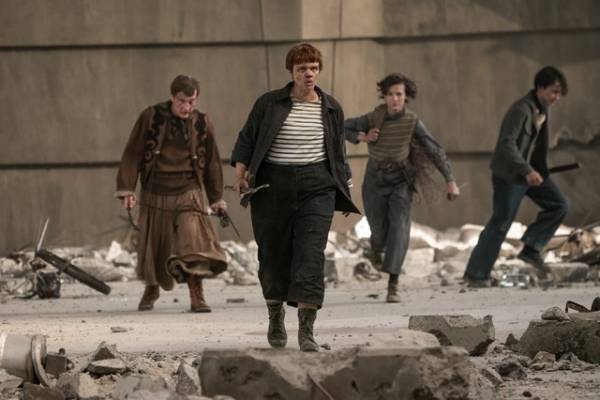 絶体絶命のピンチにドローンで反撃『ハンガー・ゲーム0』本編映像