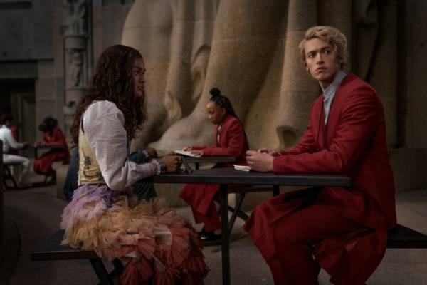 絶体絶命のピンチにドローンで反撃『ハンガー・ゲーム0』本編映像