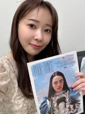 『哀れなるものたち』指原莉乃ナレ入り新映像3本公開　衣装が「めっちゃ可愛い！」