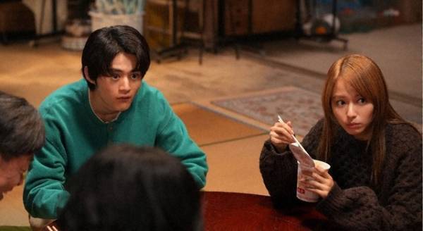 鈴鹿央士×山本舞香、“偽家族”になり人生の再起を図る…「闇バイト家族」第1話、今夜放送スタート