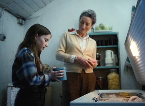 9歳の少女と親戚夫婦が過ごした愛おしい時間とらえる『コット、はじまりの夏』新場面写真