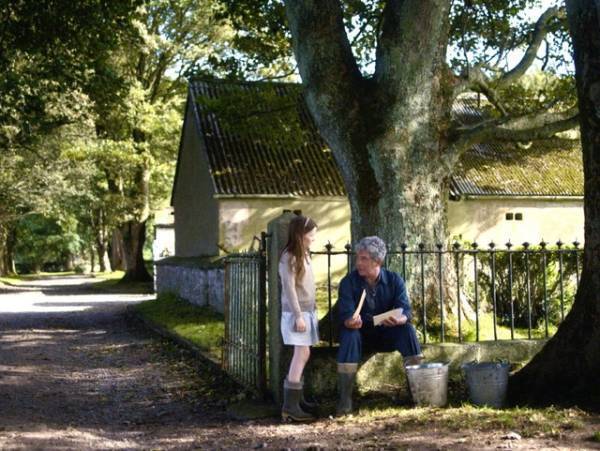 9歳の少女と親戚夫婦が過ごした愛おしい時間とらえる『コット、はじまりの夏』新場面写真